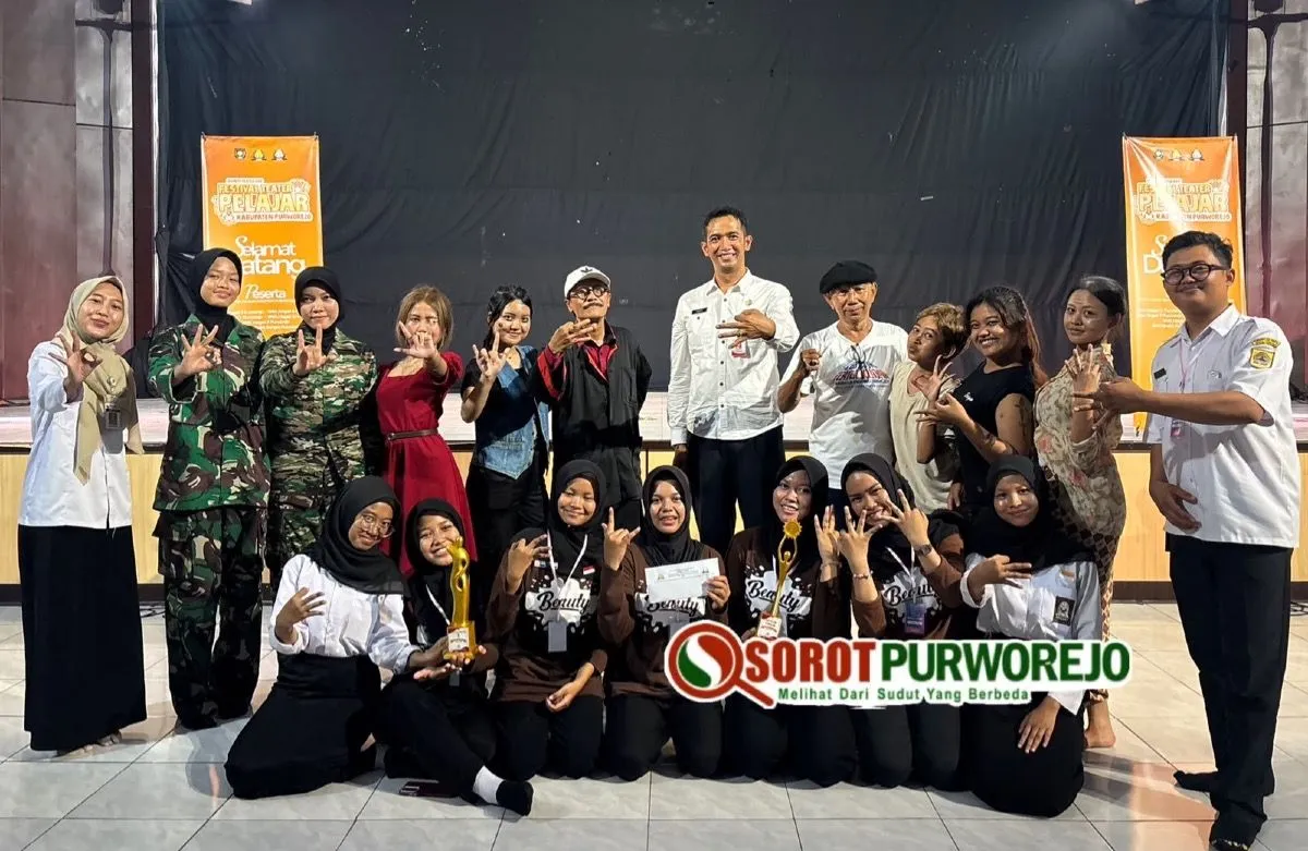 Cover: SMK N 3 Purworejo Sabet Juara 1 Favorit dan Properti Terbaik di Festival Teater Pelajar 2026